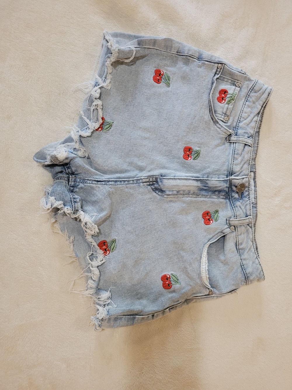 Banjara Cherry Embroidered Light Wash Denim Shorts Size 11/29